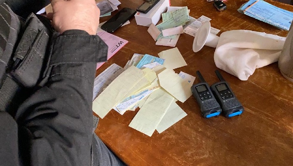Gaeco cumprindo um dos mandados de busca e apreensão da Operação "Rota Vigiada", em MS — Foto: Gaeco/Divulgação
