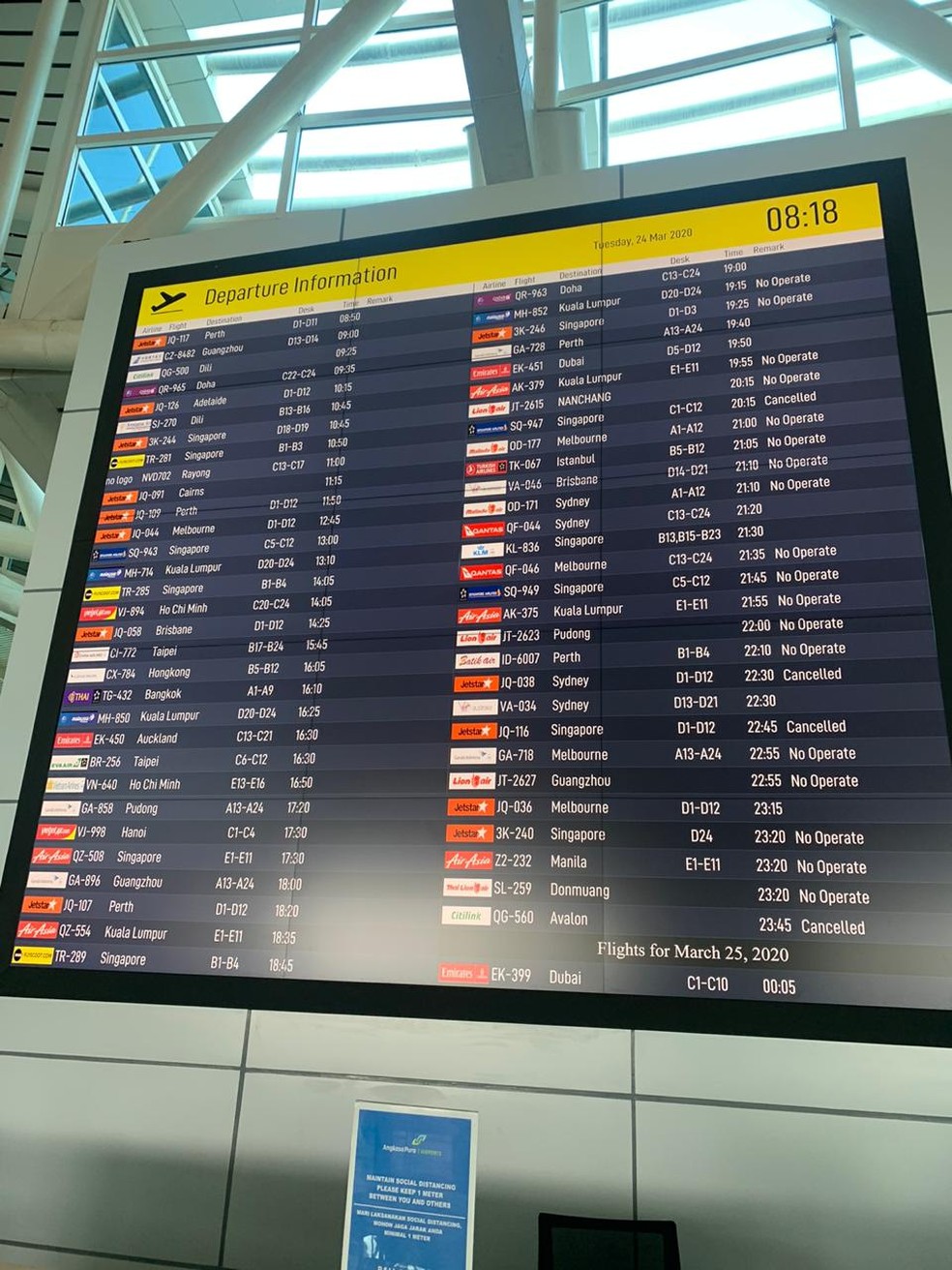 Voos cancelados em aeroporto da Indonésia durante a pandemia de coronavírus — Foto: Nicolas Puglisi