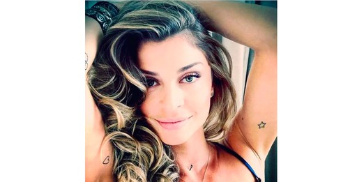 A atriz Grazi Massafera exibe sua estrela e seu coração. Ela ainda tem outras tatuagens  (Foto: Reprodução/ Instagram)