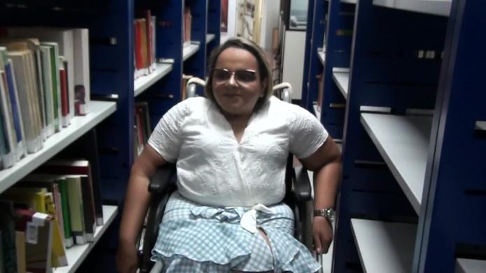 Pâmela é estudante de jornalismo e mora no bairro de Santo Amaro, no Centro do Recife — Foto: Reprodução/TV Globo