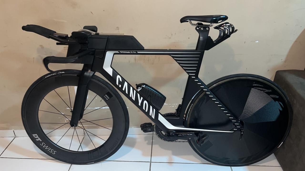 Polícia recupera bicicletas furtadas, avaliadas em R$ 40 mil, que seriam desmanchadas em Copacabana