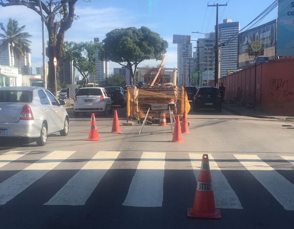 Trecho da Avenida Hermes da Fonseca é interditado em Natal — Foto: Cedida
