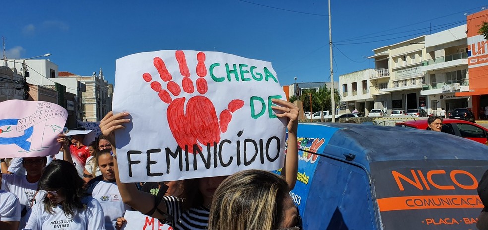 Comunidade de Currais Novos se reuniu em protesto pelo fim da violência contra as mulheres — Foto: Rayssa Aline/Cedida