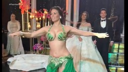 Brasileira vira celebridade no Egito após vídeo de dança do ventre viralizar