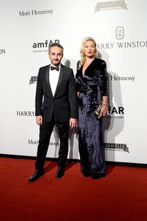 Ara Vartanian e Kate Moss, que usa joias do designer