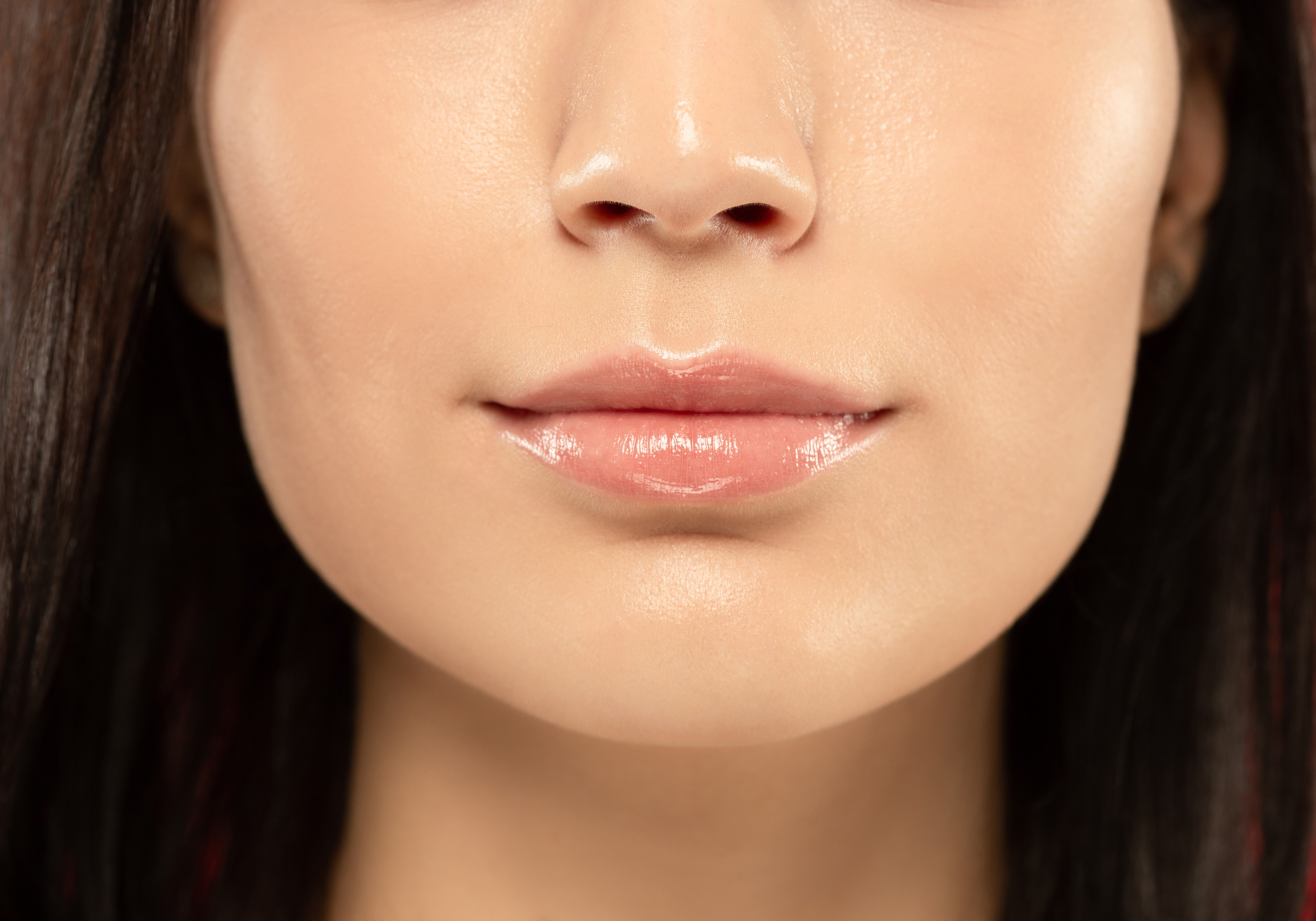 Lábios com gloss transparente é tendência (Foto: Freepik)