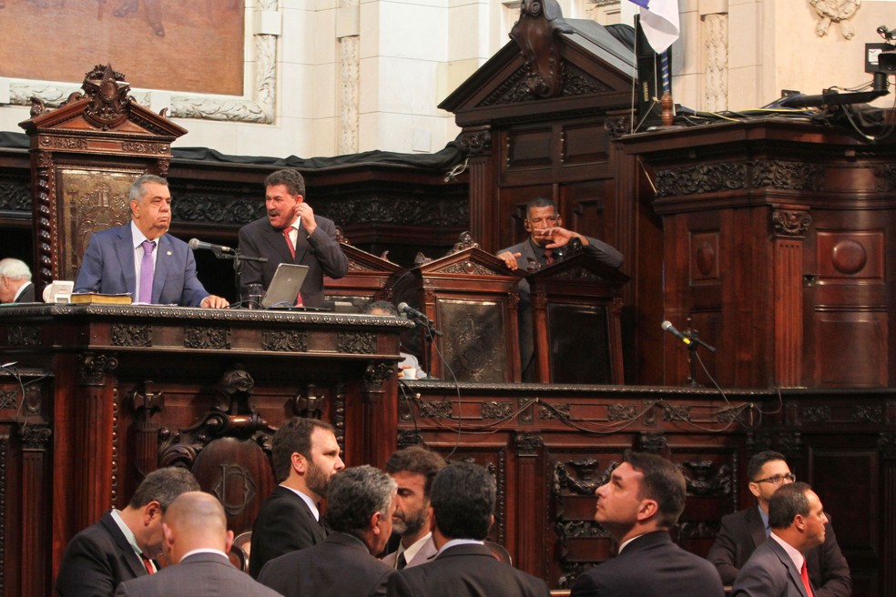 Jorge Picciani e Paulo Melo no plenário da Alerj: TRF2 decide hoje se deputados podem ser presos preventivamente (Foto: LG Soares / Divulgação / Alerj)