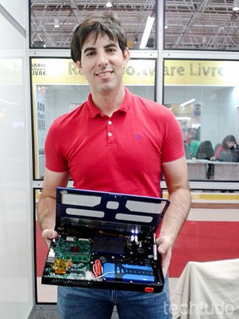 Sean Cross é o inventor do Novena, o primeiro laptop em hardware livre do mundo (Foto: Giordano Tronco/TechTudo)