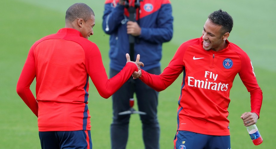 Neymar e Mbappé se encontram pela primeira vez em treino do PSG