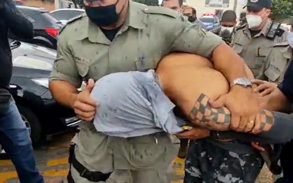 Primeiro preso suspeito de vender doses da vacina Coravac em Senador Canedo — Foto: Fábio Castro/TV Anhanguera