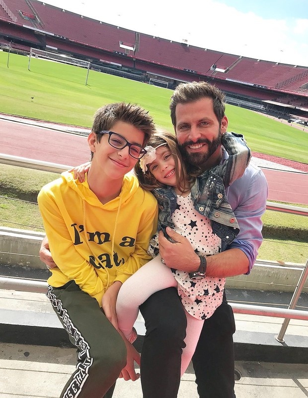 Henri Castelli com os filhos, Lucas e Maria Eduarda (Foto: Reprodução/Instagram)