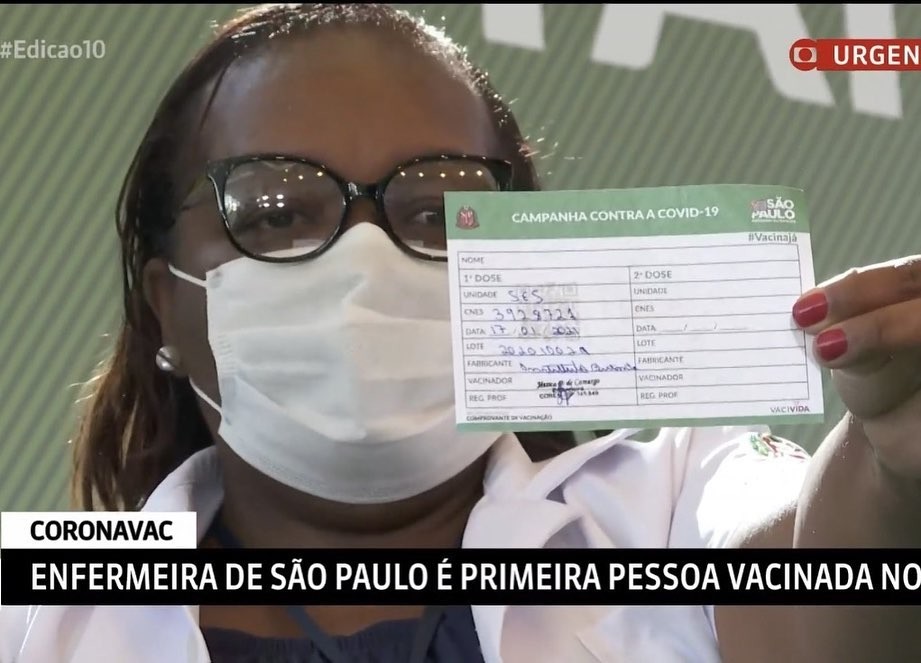 Monica Calazans após ser vacinada contra Covid-19, no dia 17 de janeiro (Foto: Reprodução/Globo News)