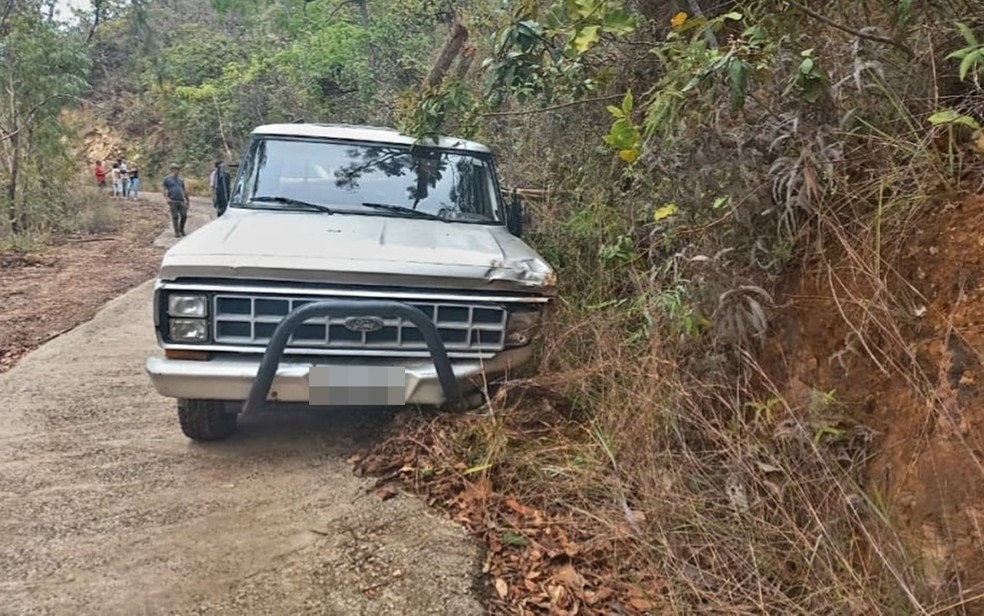 Aposentado de 68 anos morre após ser arremessado de carroceria de caminhonete em MG — Foto: Hélder Almeida