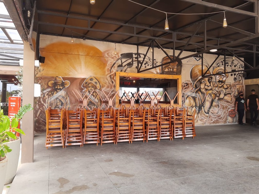 Restaurantes em Natal fecham em primeiro domingo com toque de recolher integral no RN &mdash; Foto: Lucas Cortez