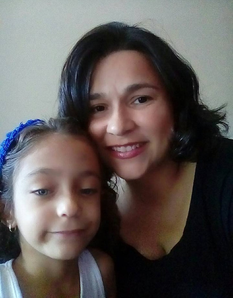 A filha Lidia, que nasceu prematura, e a mãe Amanda (Foto: Amanda Dinaldi/Arquivo pessoal)