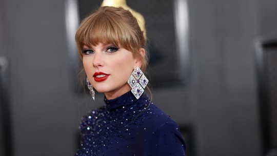 Grammy 2023: Taylor Swift chega ao tapete vermelho