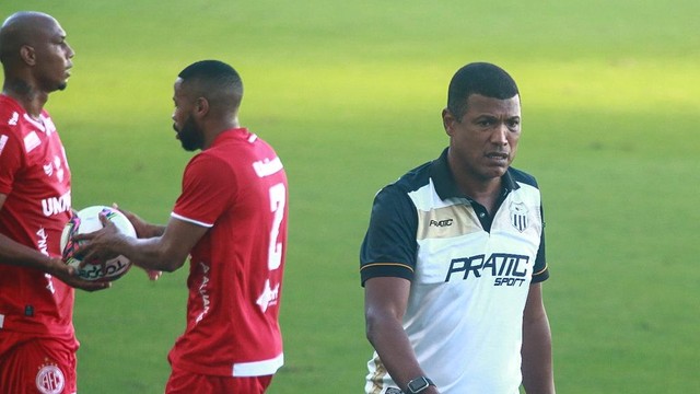 Júnior Baiano estreia como técnico do Central