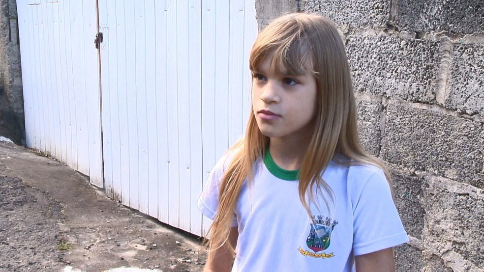 Maria Júlia Fragoso contou que crianças estavam sem o cinto de segurança — Foto: Reprodução/TV Gazeta