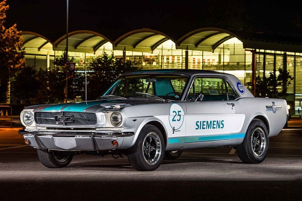 Ford Mustang 1965 recebeu sistema autônomo (Foto: Divulgação)