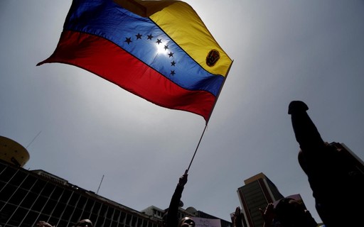 Venezuela lança criptomoeda com lastro em "ativos petrolíferos"