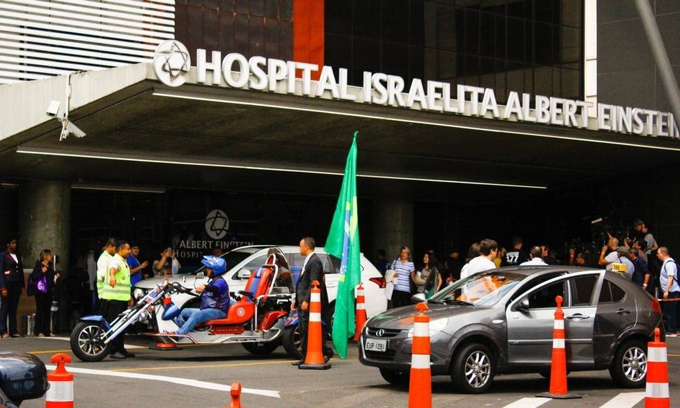 Entrada do Hospital Israelita Albert Einstein, em São Paulo, onde foi detectado o primeiro caso de coronavírus do Brasil — Foto: Reprodução O Globo