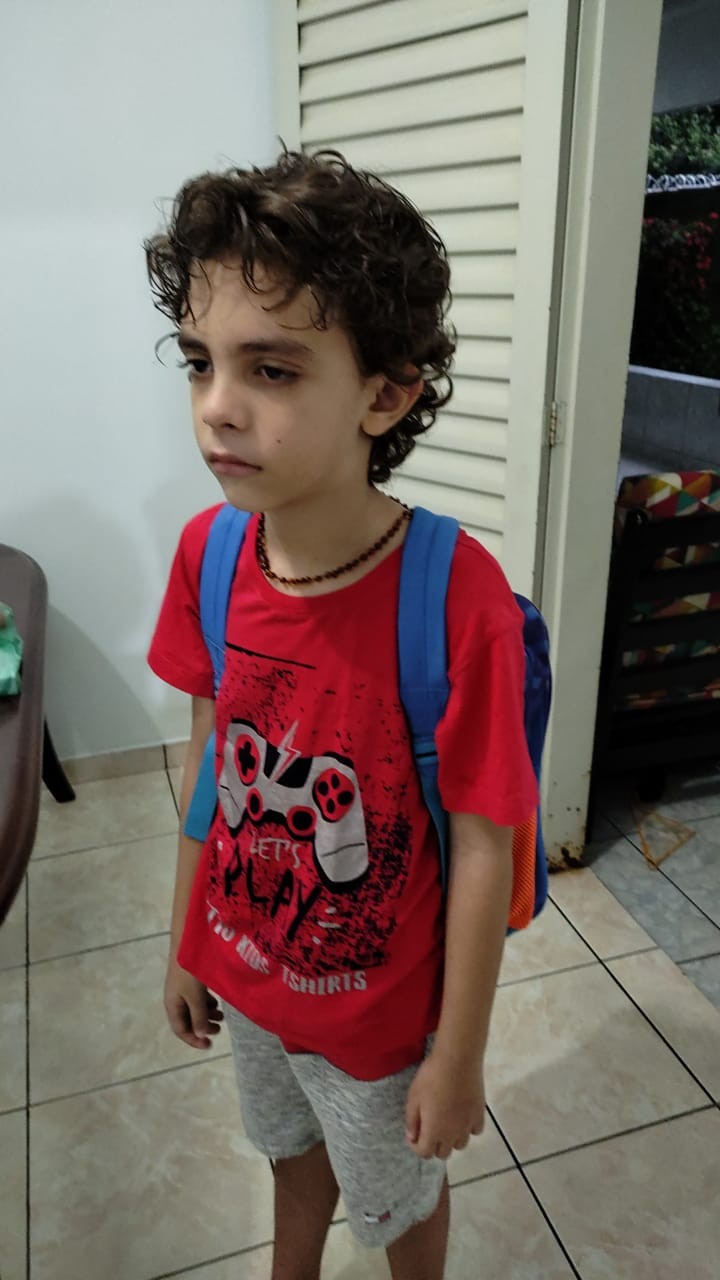 Foto de menino desanimado para voltar às aulas presenciais viraliza (Foto: Arquivo Pessoal)