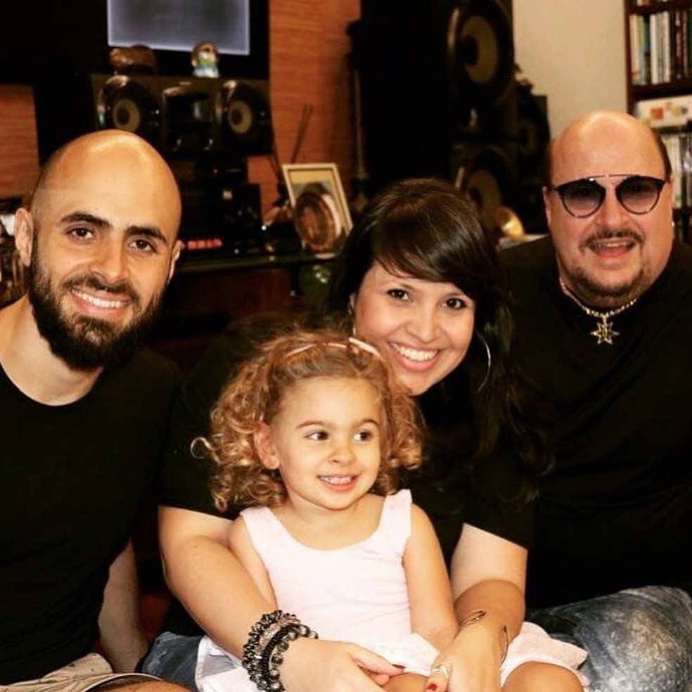 Paulinho com os filhos — Foto: Reprodução/Instagram