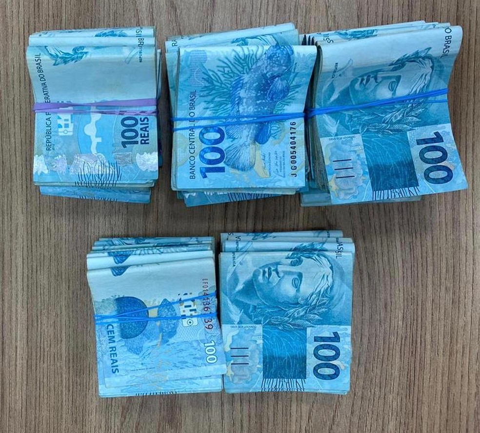Foram recuperados R$ 44.900 após a abordagem policial — Foto: Polícia Militar