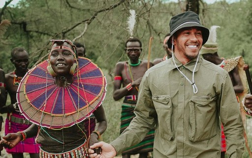 thumbnail de Lewis Hamilton sobre viagem à África: "Me conectei com minhas raízes e minha história"