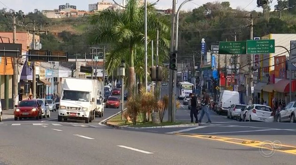Servi&ccedil;os essenciais voltam a funcionar sem restri&ccedil;&atilde;o de hor&aacute;rio em Votorantim &mdash; Foto: Reprodu&ccedil;&atilde;o/TV TEM