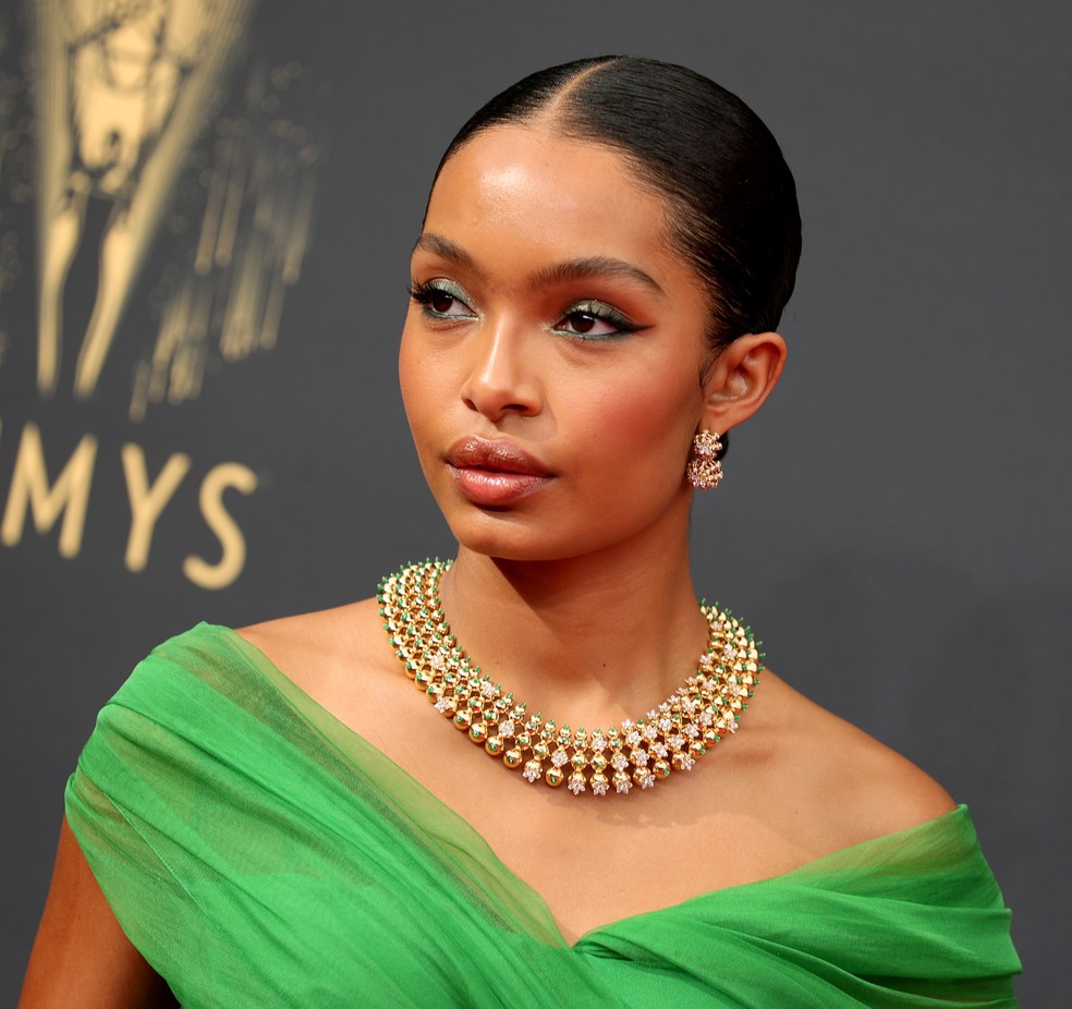 Yara Shahidi usa look princesa e joias avaliadas em mais de R$ 5 milhões no  'Emmy 21' | Moda e Beleza | Gshow
