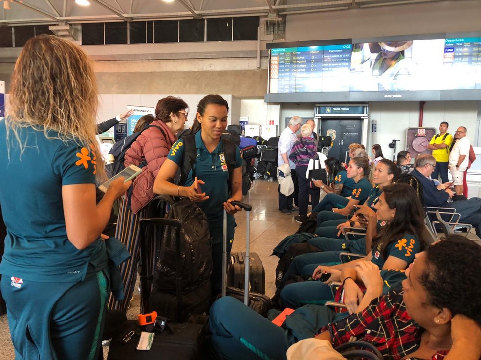 Embarque da seleÃ§Ã£o brasileira feminina rumo Ã  Copa â€” Foto: Amanda Kestelman