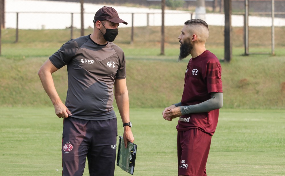 Ferroviária oficializa saída do técnico Leo Mendes para treinar sub-16 do Palmeiras
