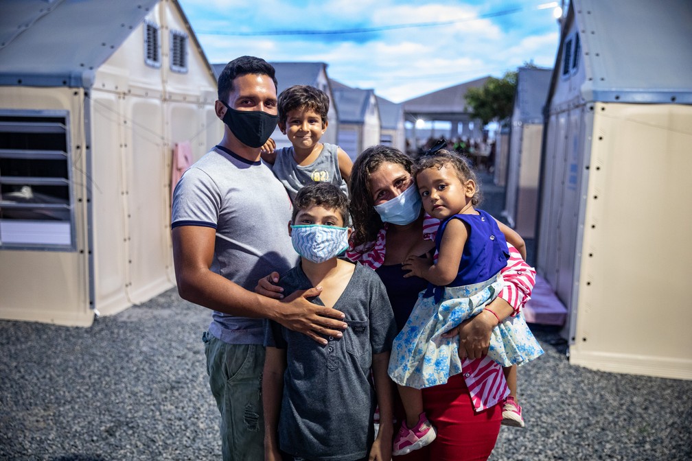 Catherine Acevedo, de 30 anos, e sua família abrigada pela Operação Acolhida em Boa vista — Foto: Fábio Tito/g1
