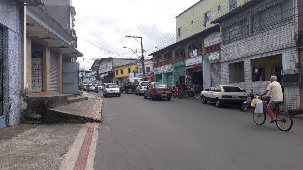 Avenida Alpheu Ribeiro, em Carapina (Foto: Daniela Carla/ TV Gazeta)