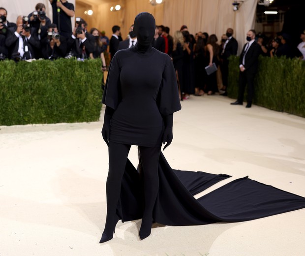 Kim Kardashian usa Balenciaga no Met Gala 2021 (Foto: Getty Image)