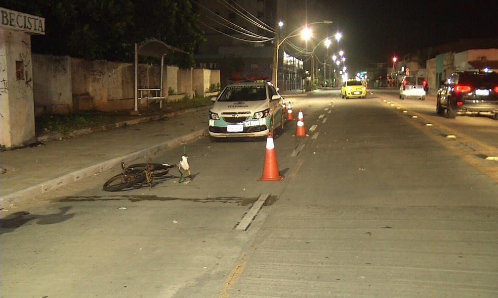 Acidente aconteceu na Avenida Dioguinho, na Praia do Futuro. (Foto: Reprodução/TV Verdes Mares)
