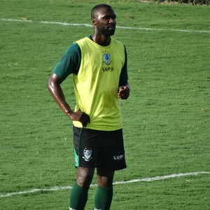 Rodrigo Souza quer ficar no Coelho, mas depende de aval do Cruzeiro