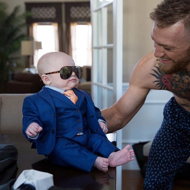 Conor McGregor e seu mini-me (Foto: Reprodução/Instagram)