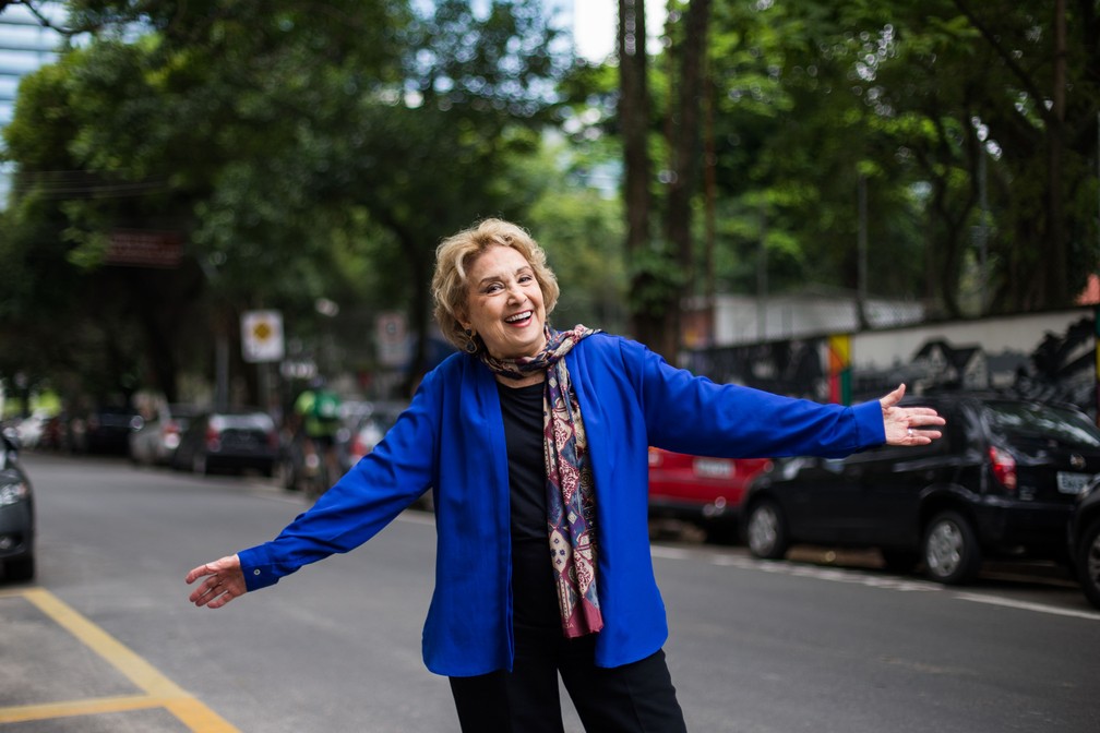 A atriz Eva Wilma posa para foto em uma rua de São Paulo, em 2016 — Foto: Tiago Queiroz/Estadão Conteúdo/Arquivo