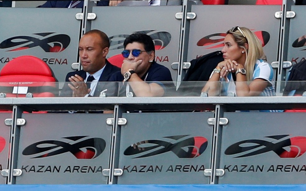 Maradona tenso apÃ³s gol da FranÃ§a (Foto: REUTERS/John Sibley)
