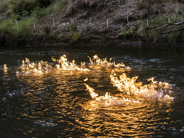 Um fogo na água com bolhas