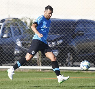 Grêmio monta operação para garantir inscrição de Bobô a tempo do Gre-Nal