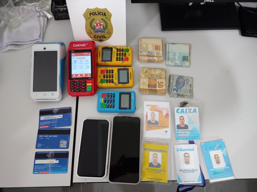 Jovem de 20 anos é preso suspeito de aplicar golpes usando máquinas de cartão de crédito em Itajubá — Foto: Polícia Civil