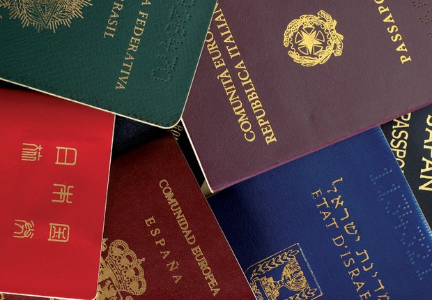 Passaportes estrangeiros (Foto: Reprodução/Facebook)