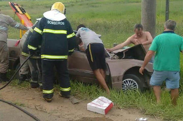 Acidente deixa três mortos e quatro feridos em Pontal do Ipiranga (Foto: Foto leitor - A Gazeta)