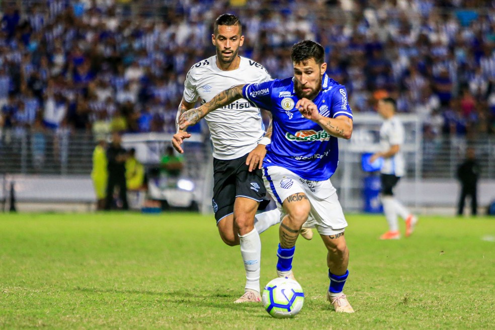 Jonatan Gómez é titular no time do CSA — Foto: Ailton Cruz - Gazeta de Alagoas