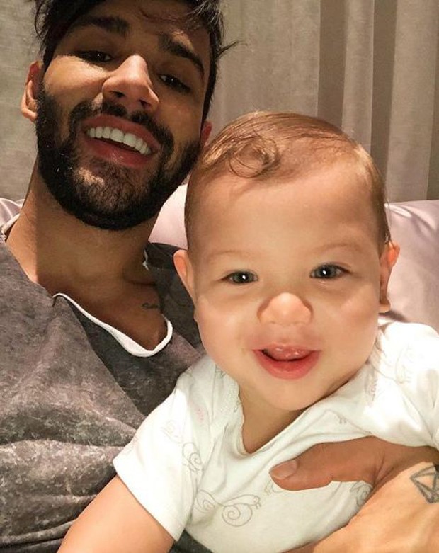 Gusttavo Lima e o filho, Gabriel (Foto: Reprodução/Instagram)