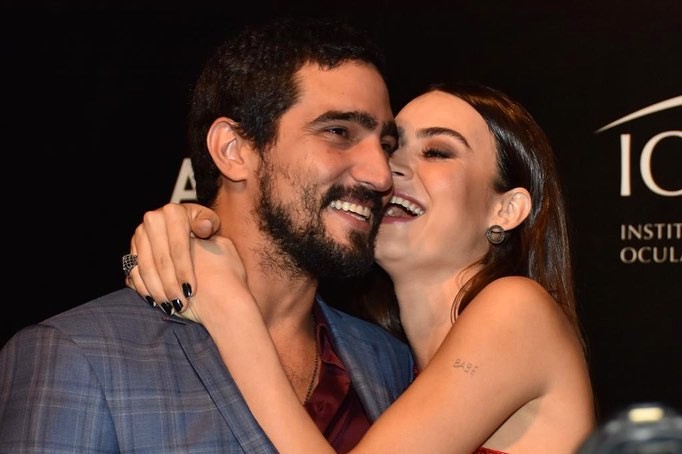 Thaila Ayala E Renato Goes Posam Agarradinhos Em Clima De Romance Revista Marie Claire 5559