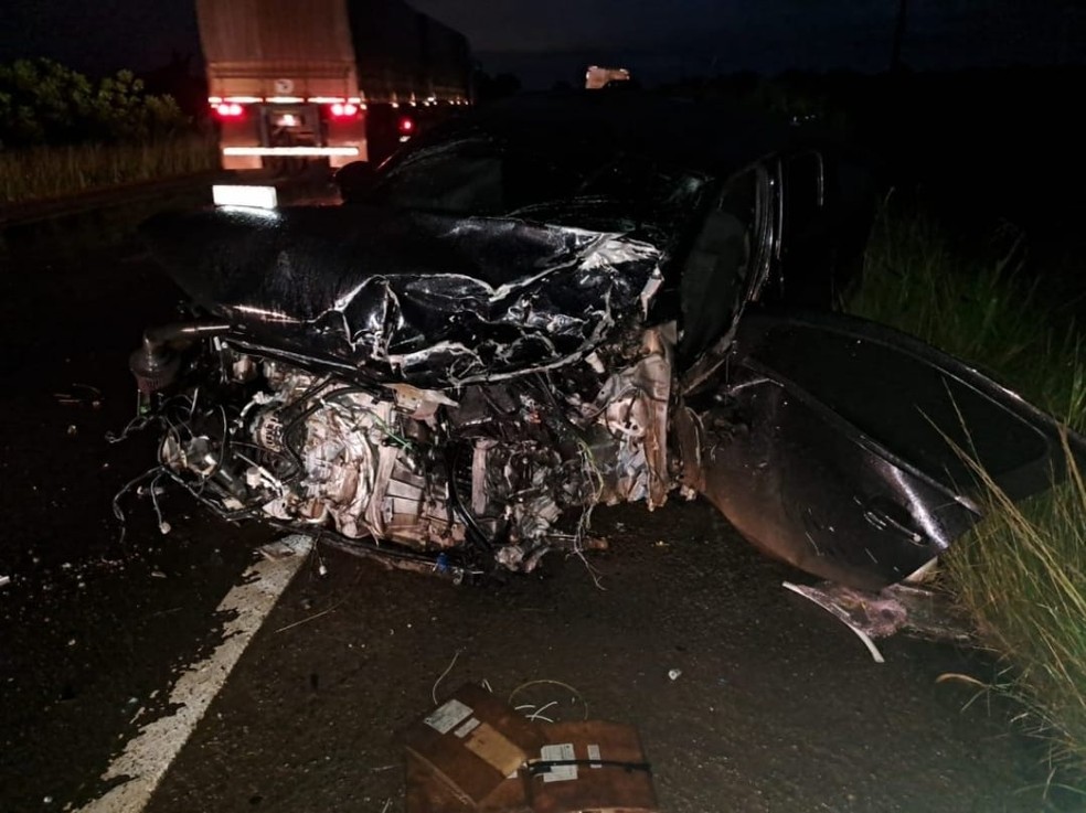Carros colidem na BR-364, em Ariquemes (RO), na segunda-feira (30) — Foto: Reprodução